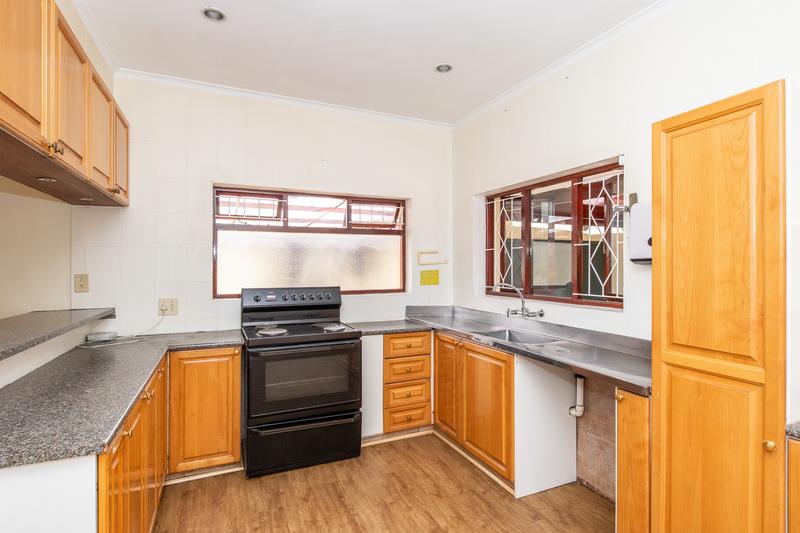 5 Bedroom Property for Sale in Bergvliet Western Cape